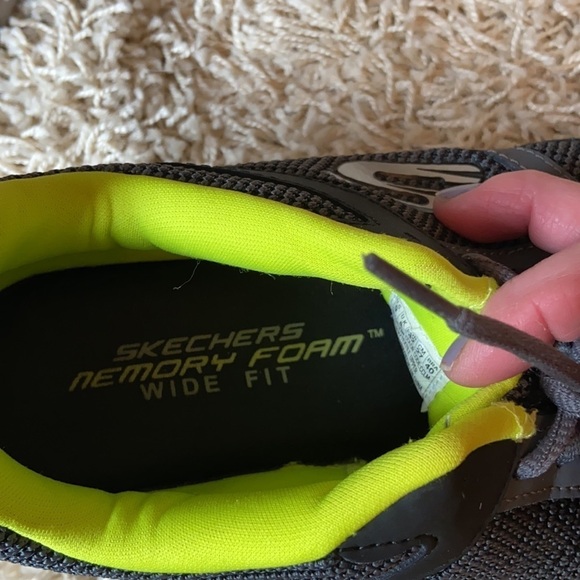 Sketchers Memory Foam Wide Fit Men’s Sneakers Sz 9 - Picture 6 of 9